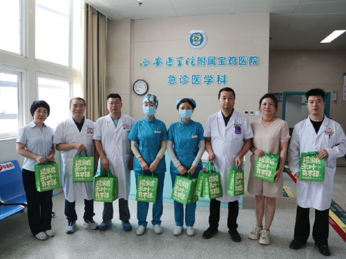 院工会开展“送清凉”关爱慰问活动