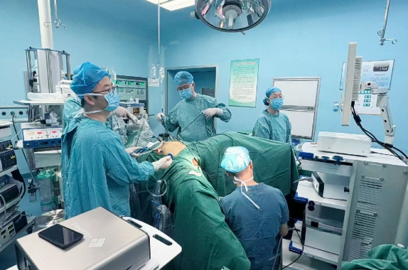 腹部不留疤，康复加速度丨普外科一病区完成全市首例NOSES直肠癌根治术