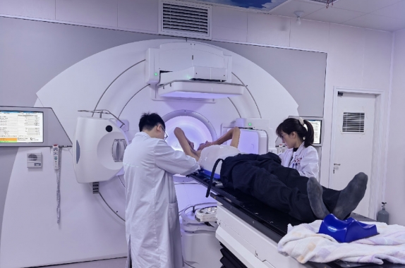 肿瘤的“定点清除”丨现代精准放疗技术助力肺癌患者重获呼吸自由