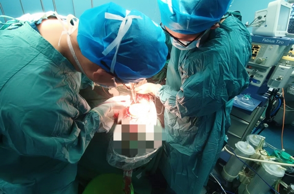 一枚“潜藏”颅内的生锈螺钉，竟成癫痫反复发作的“元凶”！