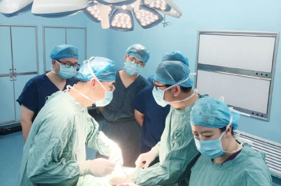 精准“清淤”通大脑，卒中防治再升级丨神经外科成功完成首例颈动脉内膜剥脱术（CEA）