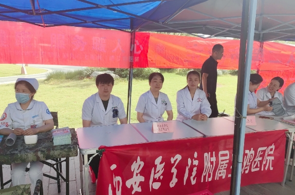 践行社会责任 热血传递爱心丨我院专家团队参加全市“世界献血日”义诊活动