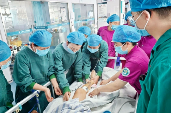 直面护理难点，多科协同“把脉”丨重症医学科（ICU）开展一例高龄多发伤患者MDT护理会诊