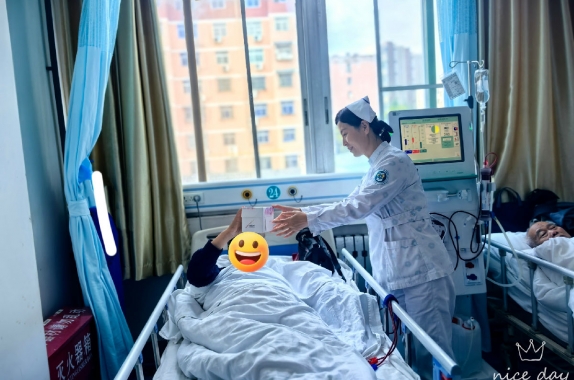 月饼年年有，牵挂岁岁深丨我院血透室连续16载为患者送上中秋暖心祝福